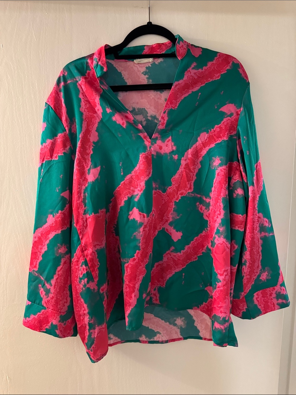 Janis and John Teal and Hot Pink Printed V-Neck Blouse
